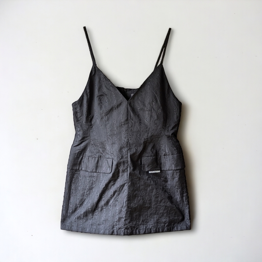 Re'van Studio Women's Sleeveless Satin Logo Top Sz 40 (US 8) Back Zip‎ Black